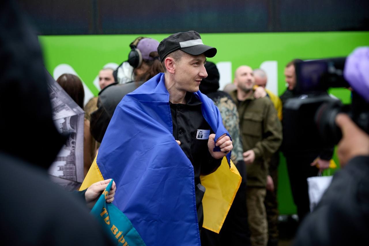 205 українців повернулися з російського полону: перший етап обміну 1000 на 1000