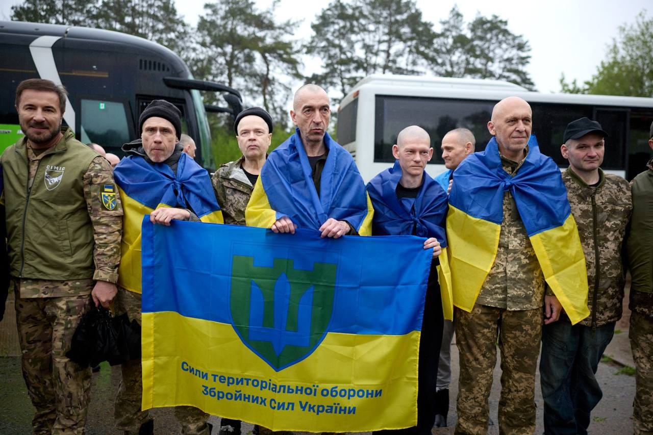 205 українців повернулися з російського полону: перший етап обміну 1000 на 1000