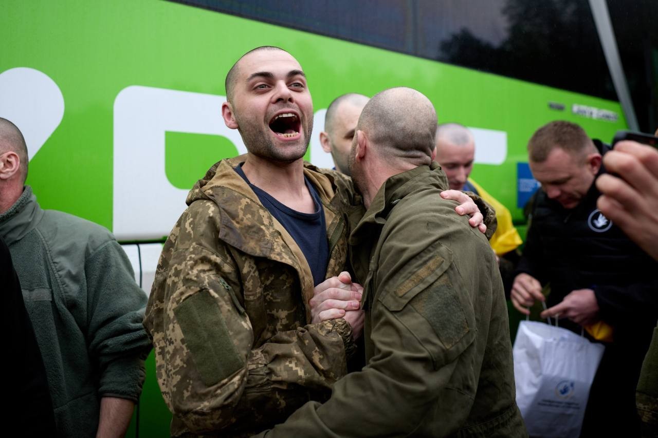 205 українців повернулися з російського полону: перший етап обміну 1000 на 1000