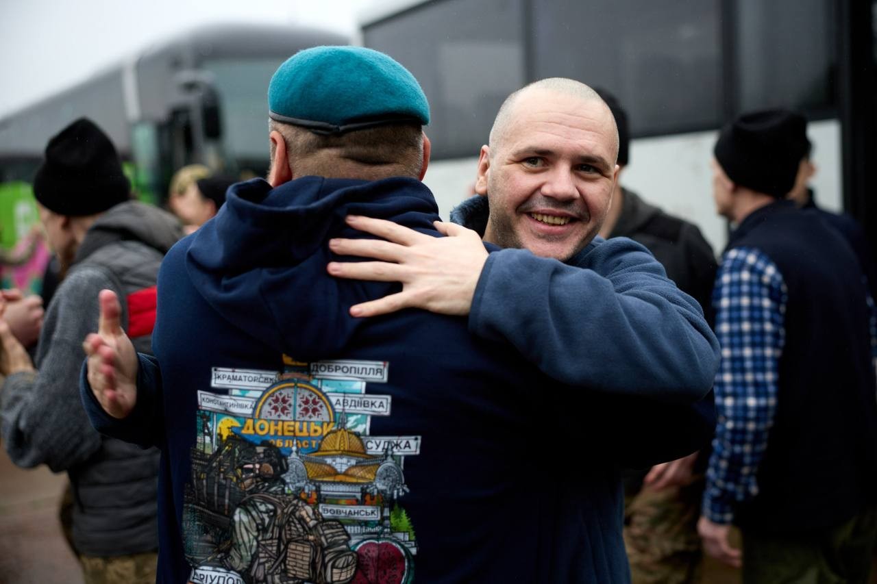 205 українців повернулися з російського полону: перший етап обміну 1000 на 1000