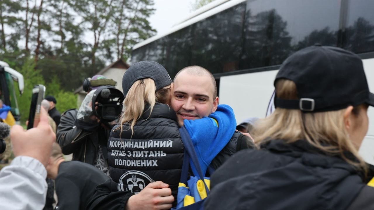 205 українців повернулися з російського полону: перший етап обміну 1000 на 1000