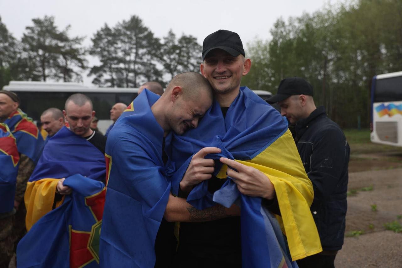 205 українців повернулися з російського полону: перший етап обміну 1000 на 1000
