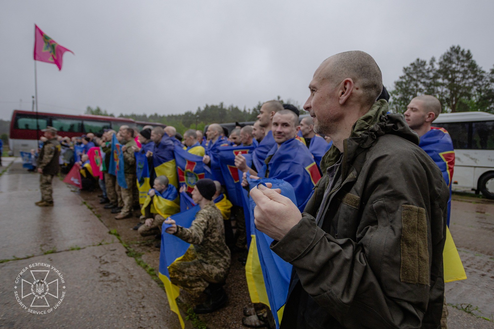 205 українців повернулися з російського полону: перший етап обміну 1000 на 1000