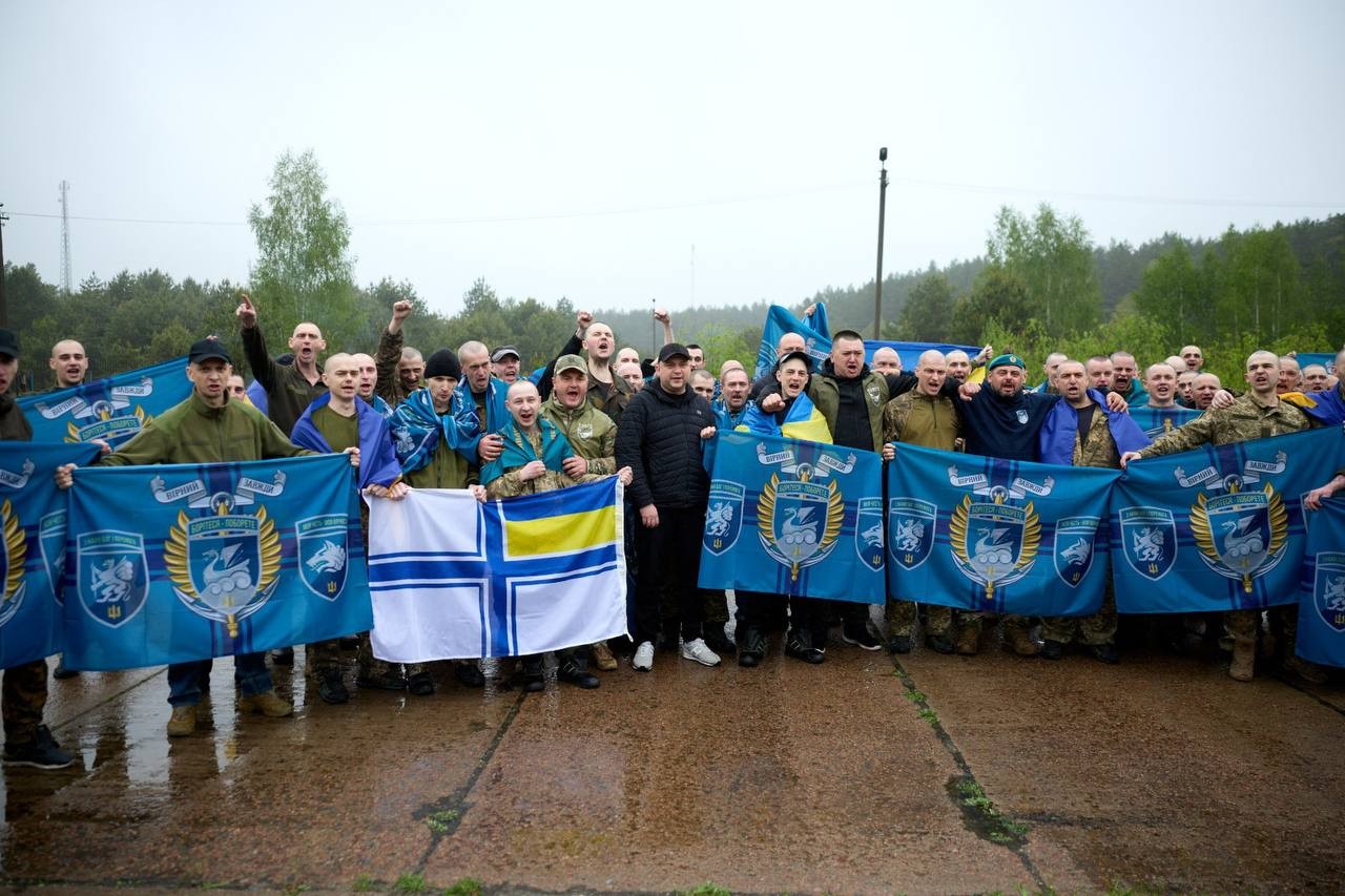 205 українців повернулися з російського полону: перший етап обміну 1000 на 1000
