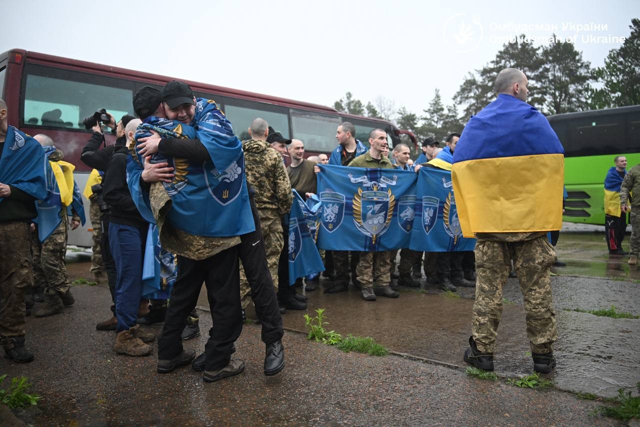 205 українців повернулися з російського полону: перший етап обміну 1000 на 1000