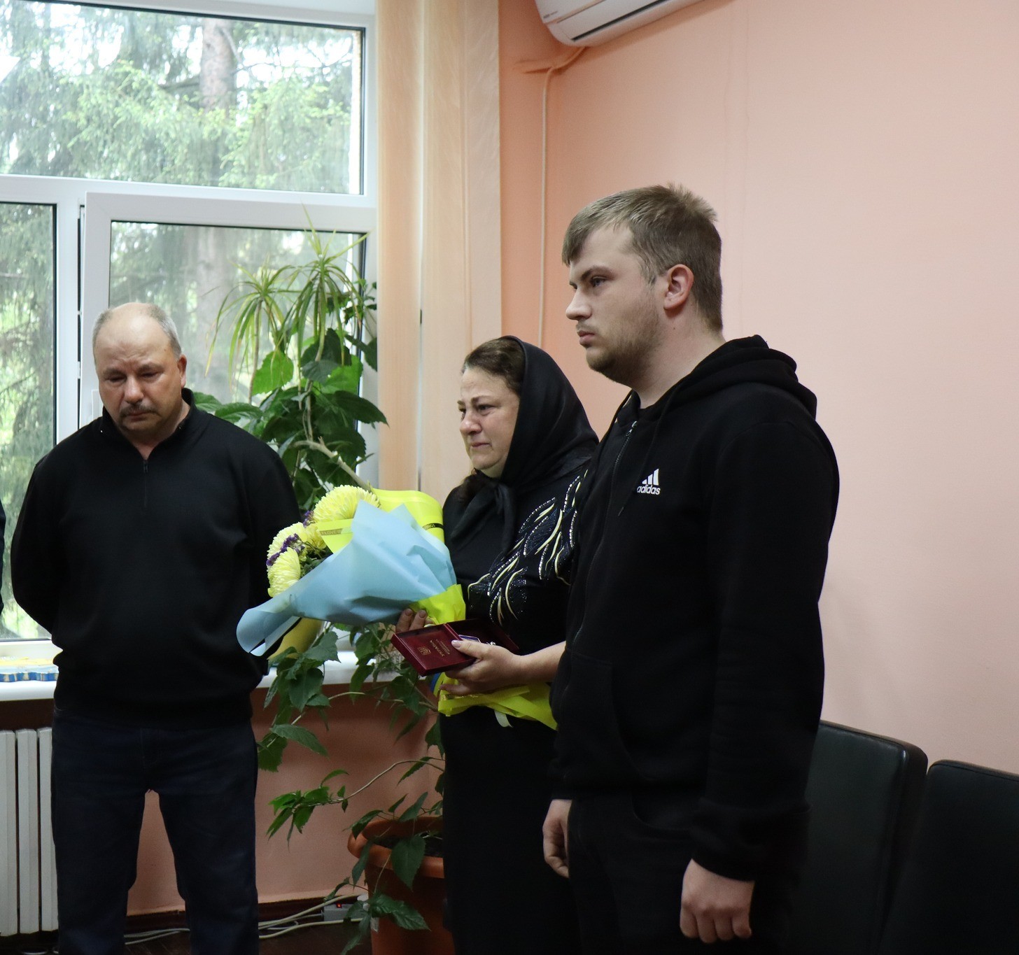 В Онуфріївці родині загиблого захисника Владислава Шарлая вручили орден «За мужність»