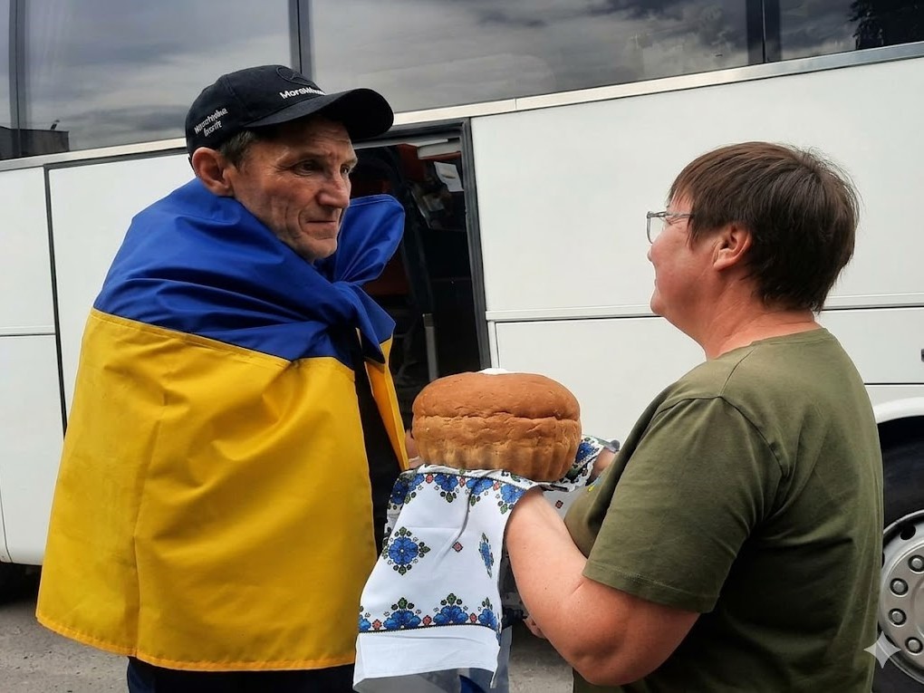 У Кропивницькому зустріли захисника Олександра Іщенка, визволеного з російського полону У Кропивницькому зустріли захисника Олександра Іщенка, визволеного з російського полону