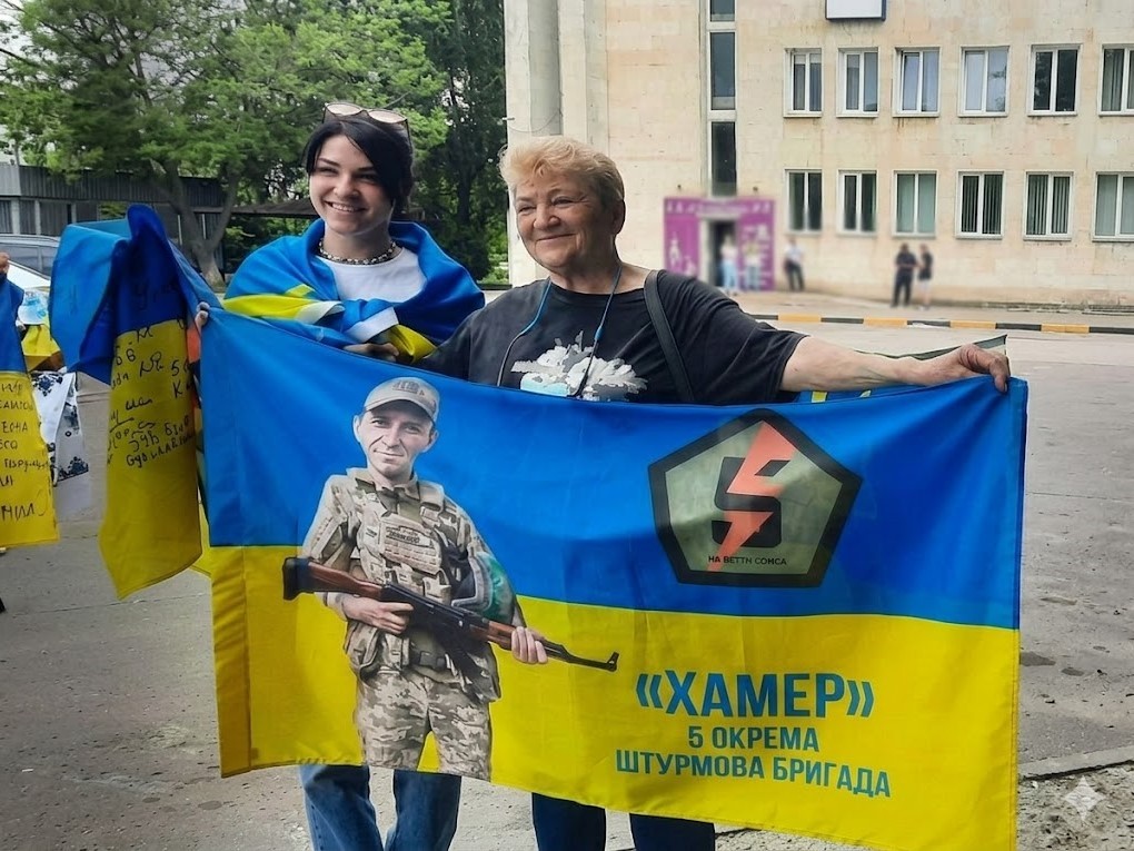 У Кропивницькому зустріли захисника Олександра Іщенка, визволеного з російського полону У Кропивницькому зустріли захисника Олександра Іщенка, визволеного з російського полону