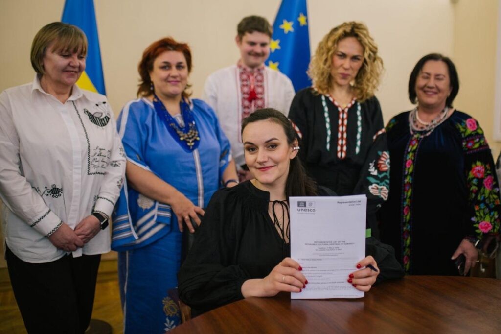 Вишиванку подали до нематеріальної спадщини ЮНЕСКО Вишиванку подали до нематеріальної спадщини ЮНЕСКО