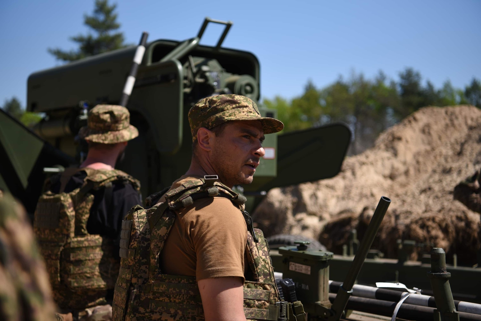 8-ма артилерійська бригада «Гармаш»: вогнева підтримка 1-го корпусу НГУ «Азов» 8-ма артилерійська бригада «Гармаш»: вогнева підтримка 1-го корпусу НГУ «Азов»